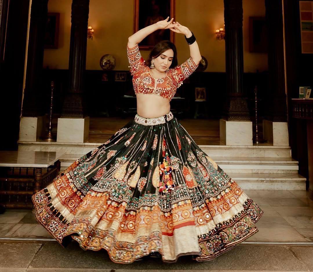 Muslin Digital Print Mirror Work Designer Navratri Garba Chaniya Choli