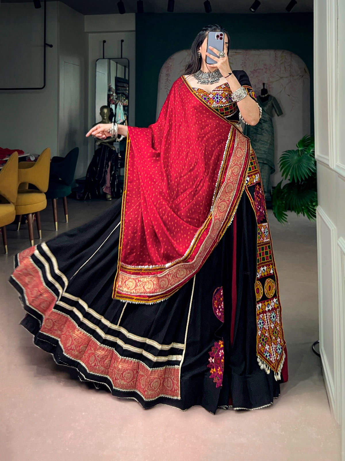Kutchi Embroidery Rayon Chaniya Choli - Dupatta Detail